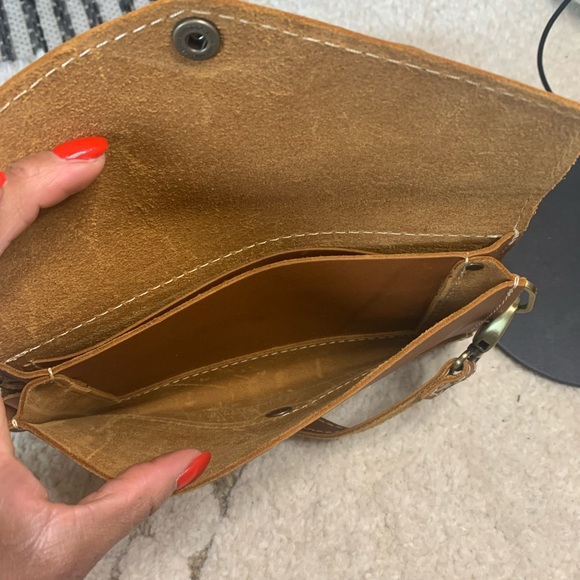 Portland, leather Crossbody - Picture 8 of 12